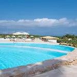 Red Sun Village فندق ايزولا روسا