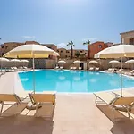 ホテル Red Sun Village イーゾラ・ロッサ